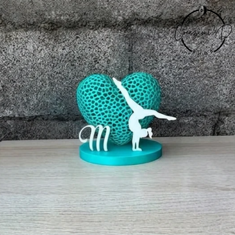cuore luminoso colore tiffany con lettera inziale del nome e silouhette ginnasta
